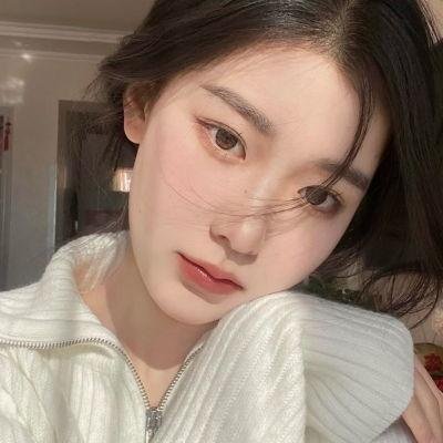 9顶假发的女孩